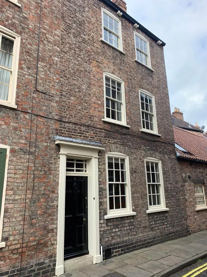7 Precentor'S Court Villa York